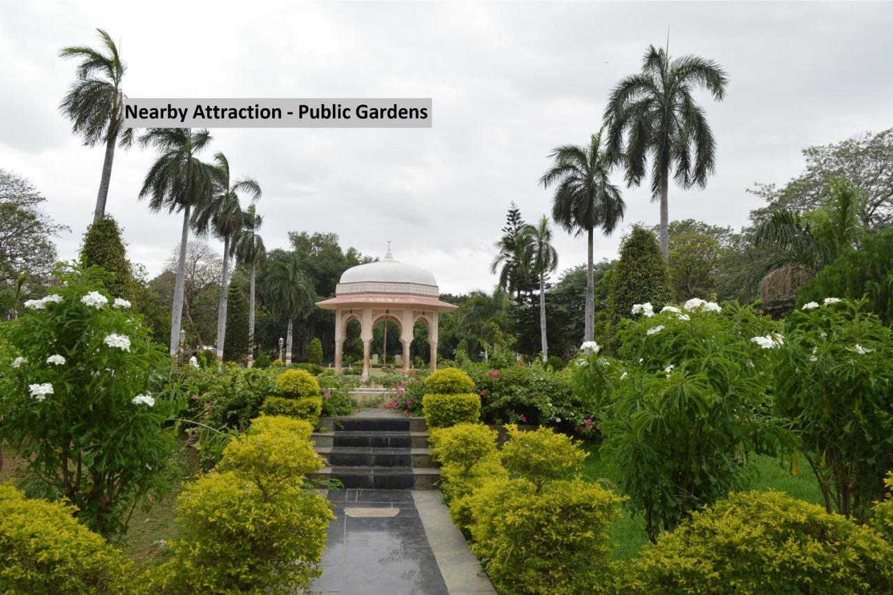 Capital O Hotel Central Park Near Birla Mandir Haydarabad Dış mekan fotoğraf